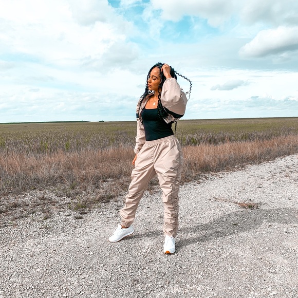 NWOT Reebok Cardi B Beige & Black Jogger Jacket & Pants Set - Picture 5 of 16